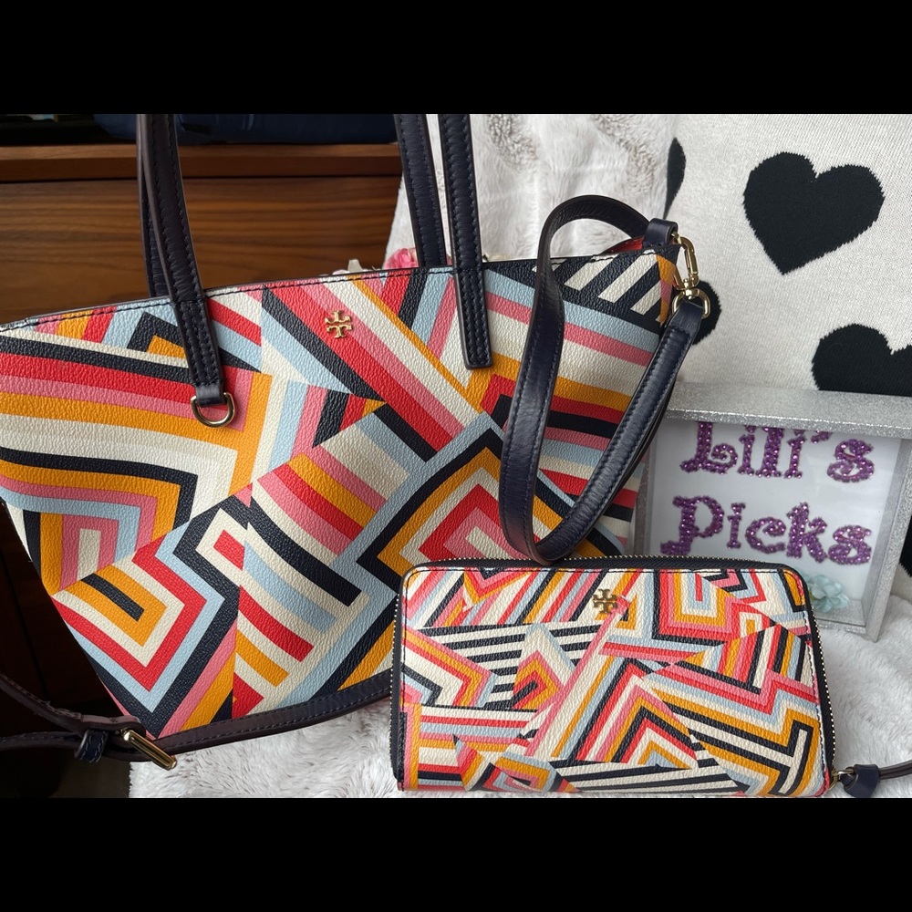 S O L D Two sets bag and wallet